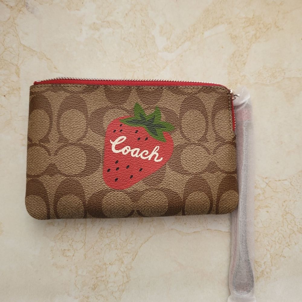 NWT! 🥳HOST PICK🥳 Coach Strawberry 🍓 Print Wristlet! - Picture 3 of 8